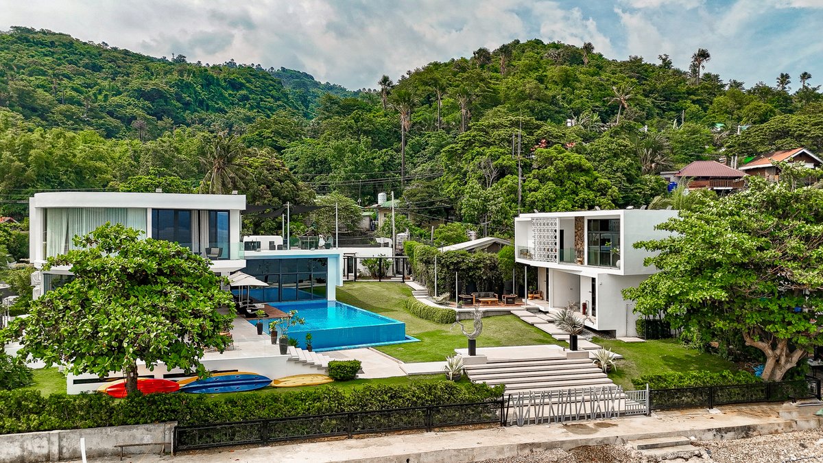 Villa Elisa Anilao villa exterior and pool