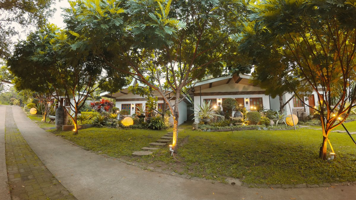 Villa Elisa Pulong Saging private villa exterior and pool