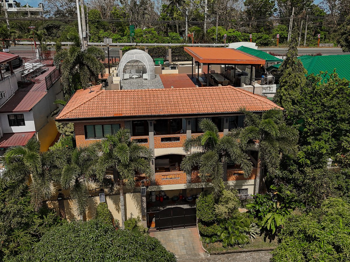 Villa Elisa Tagaytay private villa exterior